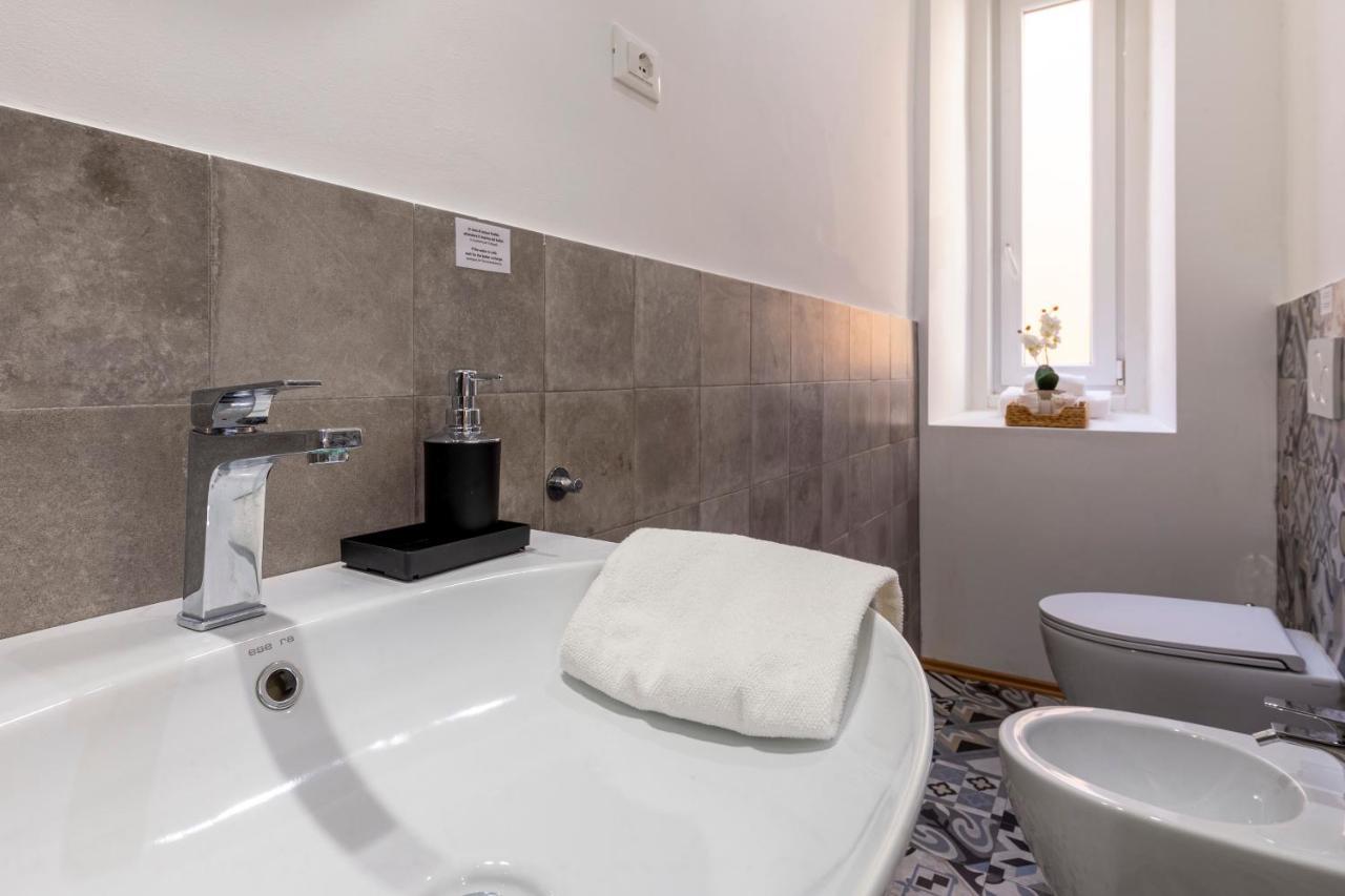 Lovely Guest-Room With Private Bathroom トリエステ エクステリア 写真